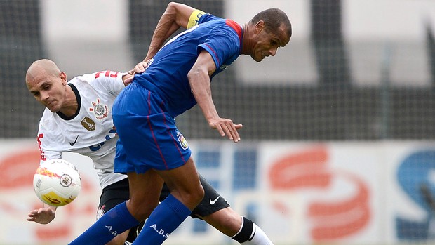 Rivaldo e Fábio Santos, Corinthians x São Caetano (Foto: Mauro Horita/Agência Estado)