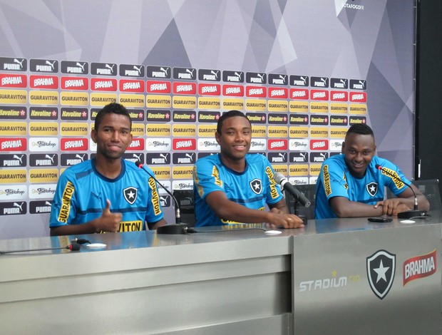 Cidinho, Vitinho e Sassá coletiva Botafogo (Foto: Rafael Cavalieri)