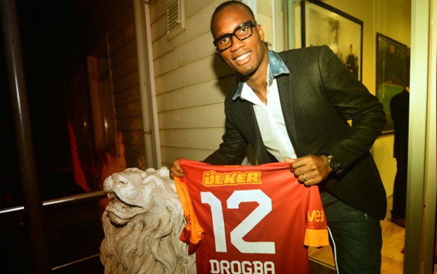 Drogba Galatasaray camisa 12 (Foto: Reprodução / Site Oficial)