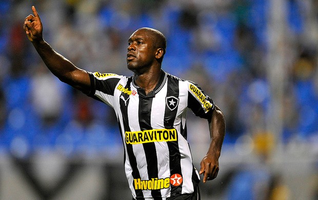 Seedorf comemora gol do Botafogo contra o Resende (Foto: Fernando Soutello / Agif)