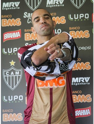 Diego Tardelli veste a camisa do Atlético-MG (Foto: Bruno Cantini / Site Oficial do Atlético-MG)