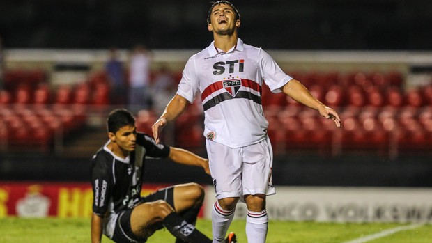 Douglas São Paulo x Ponte Preta (Foto: Willian Volcov / Ag. Estado)