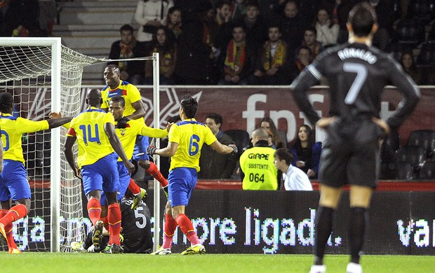 Antonio Valencia comemora gol do Equador contra Portugal (Foto: AFP)