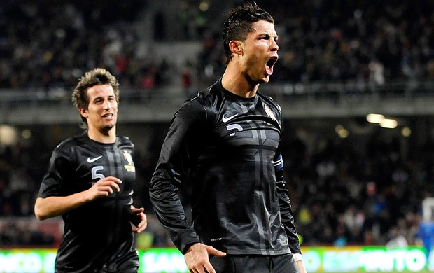 Cristiano Ronaldo comemora gol de Portugal no amistoso com Equador (Foto: AP)