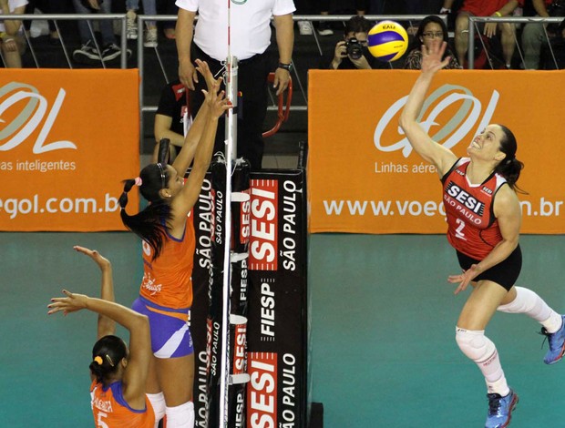 Elisangela Sesi x Osasco (Foto: Alexandre Arruda / CBV)