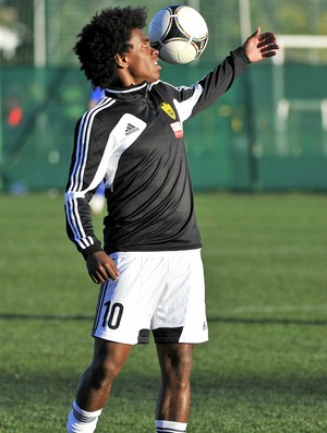 Willian treino Anzhi (Foto: Reprodução / Site Oficial)