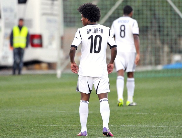 Willian camisa 10 Anzhi (Foto: Reprodução / Site Oficial)