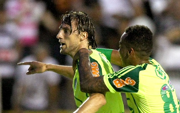 Henrique do Palmeiras na partida contra o XV (Foto: Ag. Estado)