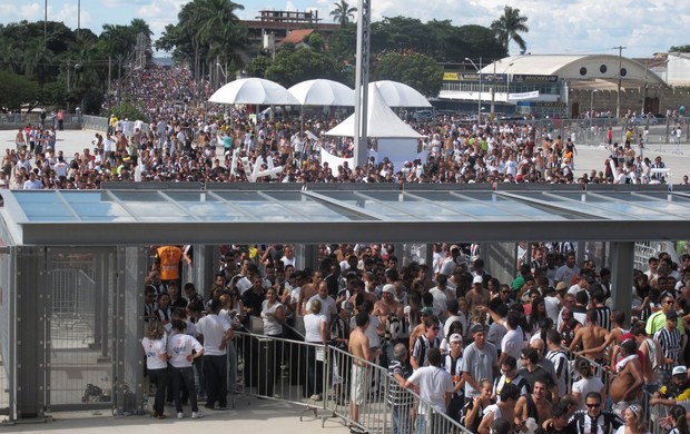 Entrada dos torcedores do Atlético-MG no Mineirão (Foto: Felippe Costa)