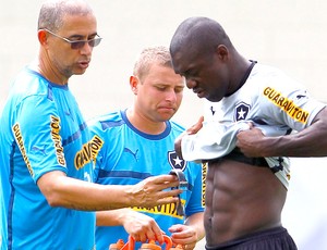 Seedorf no treino do Botafogo (Foto: Jorge William / Ag. O Globo)