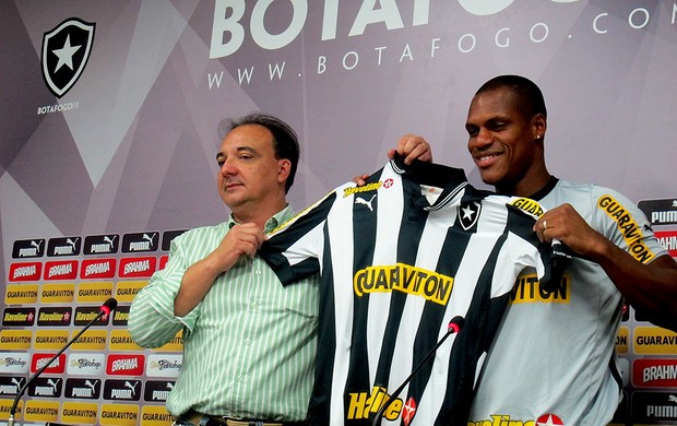 André Bahia botafogo apresentação (Foto: Fred Huber)