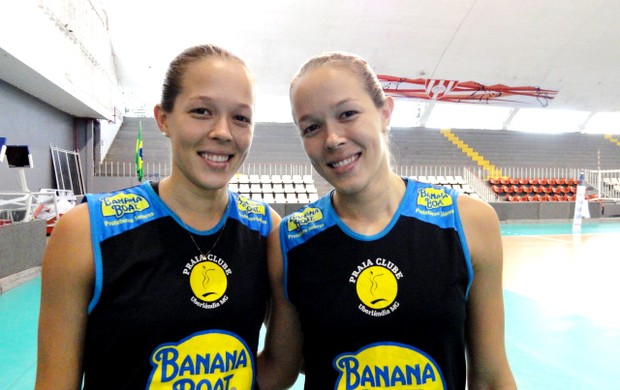 Michelle e Monique vôlei Praia Clube (Foto: Leo Velasco / Globoesporte.com)