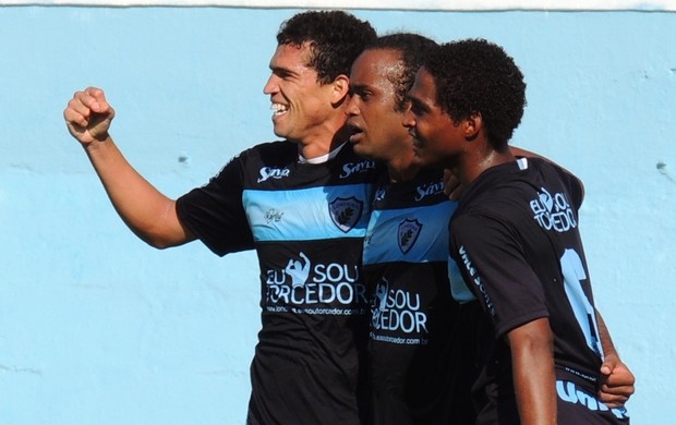 Jogadores do Londrina comemoram gol  (Foto: Divulgação/Site oficial do Londrina)