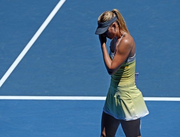 Maria Sharapova um dos seus vários erros durante o duelo contra Na Li (Foto: AFP)