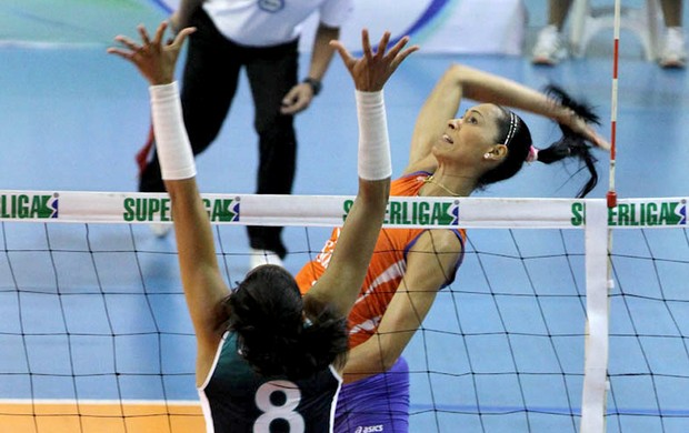 Jaqueline na partida do Osasco de vôlei contra o São Bernardo (Foto: VIPCOMM)