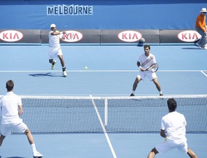 Paire e Bellucci duplas oitavas aberto da australia (Foto: EFE)