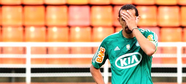 Barcos na partida do Palmeiras contra o Bragantino (Foto: Marcos Ribolli / Globoesporte.com)