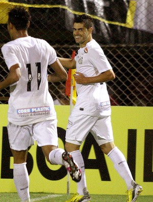 Miralles comemora gol do Santos (Foto: Lucas Baptista / Ag. Estado)