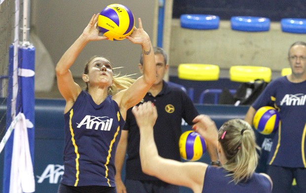 Fernandinha, levantadora do Campinas (Foto: Felipe Christ/Amil)