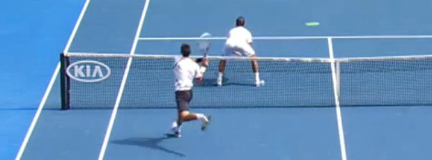 Stepanek vira bumbum contra Djokovic aberto da australia (Foto: Reprodução / YouTube)