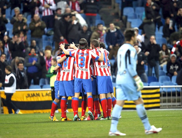 Comemoração do Atlético de Madrid contra o Betis (Foto: Agência Reuters)