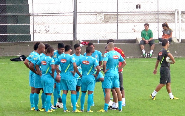 Bruno Mendes titular no treino da seleção sub-20 (Foto: Marcelo Baltar )