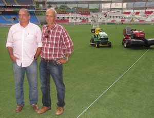 Sergio Landau e Paulo Azeredo Gramado Engenhão (Foto: André Casado)