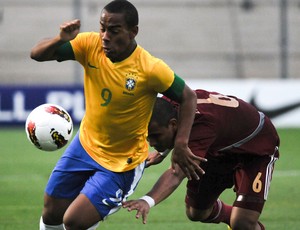 Ademilson Brasil x Venezuela (Foto: AP)