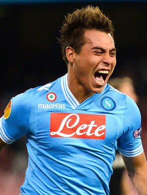 Eduardo Vargas na partida do Napoli (Foto: AFP)