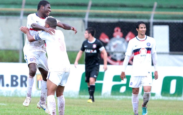 Feijão comemora gol do Bahia contra o Corinthians, Copa SP (Foto: Célio Messias / Agência Estado)