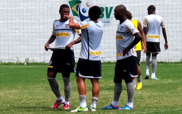 Seedorf botafogo treino (Foto: Thales Soares)