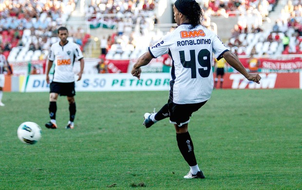 Ronaldinho Gaucho, Atlético-mg e Fluminense (Foto: Rudy Trindade / Agência Estado)