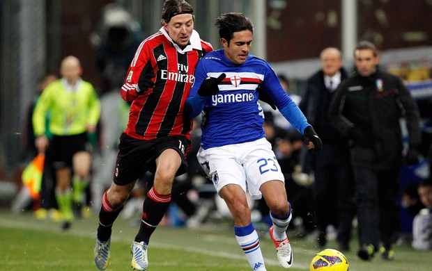 Montolivo do Milan e Eder do Sampdoria (Foto: Reuters)