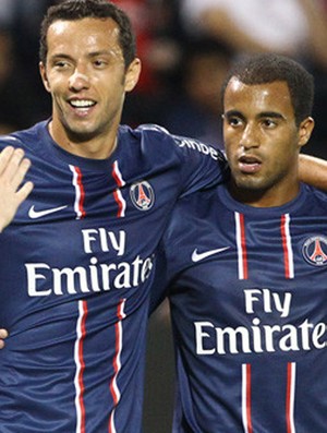 Nene e Lucas comemoram gol do PSG (Foto: Divulgação / Site Oficial do PSG)