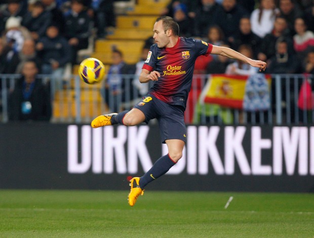 Iniesta Barcelona x Málaga (Foto: Reuters)