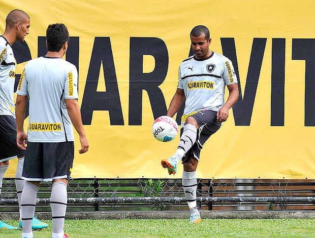 Julio Cesar no treino do Botafogo] (Foto: Fernando Soutello / Agif)