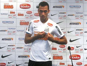 Neto apresentado no Santos (Foto: Marcelo Hazan / Globoesporte.com)