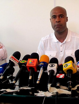 Marcos assunção coletiva (Foto: Marcelo Prado / Globoesporte.com)