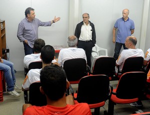 Eduardo Bandeira reapresentação Flamengo (Foto: Alexandre Vidal / Fla Imagem)