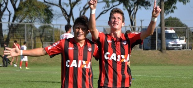 Zagueiro Léo Pereira, joia do Atlético-PR (Foto: Divulgação/Site oficial do Atlético-PR)