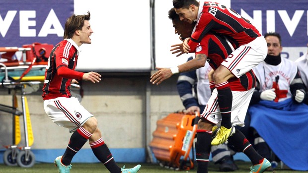 Bojan comemora gol do milan contra o Siena (Foto: Agência Reuters)