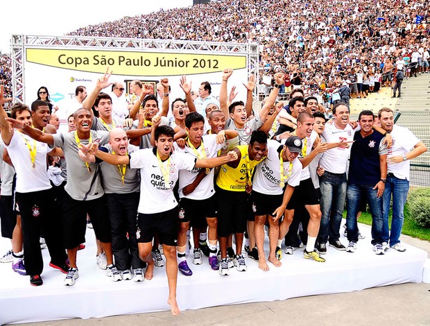 corinthians campeão copa são paulo júnior (Foto: Marcos Ribolli / Globoesporte.com)