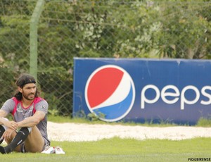 Loco Abreu esteve no CFT nesta quinta (Foto: Luiz Henrique, FFC)