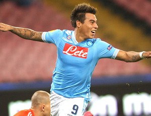 Eduardo Vargas na partida do Napoli (Foto: Getty Images)