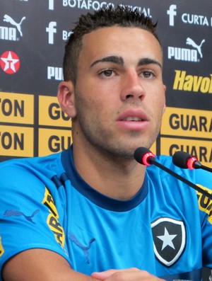 Gabriel coletiva Botafogo (Foto: Gustavo Rotstein / Globoesporte.com)