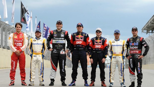 Sete pilotos que concorrem ao título da Stock Car 2012 na Corrida do Milhão em Interlagos: Valdeno Brito, Ricardo Maurício, Átila Abreu, Cacá Bueno, Daniel Serra, Max Wilson e Nonô Figueiredo (Foto: Fernanda Freixosa / Divulgação)