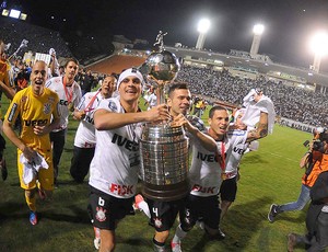 Corinthians comemorando, Libertadores (Foto: Marcos Ribolli  / Globoesporte.com)