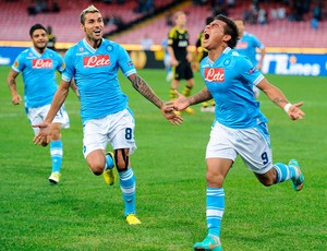 Vargas comemora gol do Napoli contra o Solna (Foto: EFE)