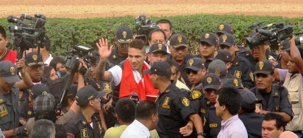 Paolo Guerrero especial (Foto: Marcelo Hazan / Globoesporte.com)