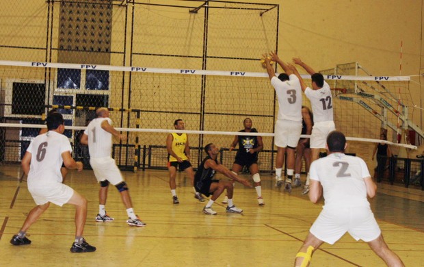 Teresina Vôlei mostra resistência na partida (Foto: Náyra Macêdo/GLOBOESPORTE.COM)